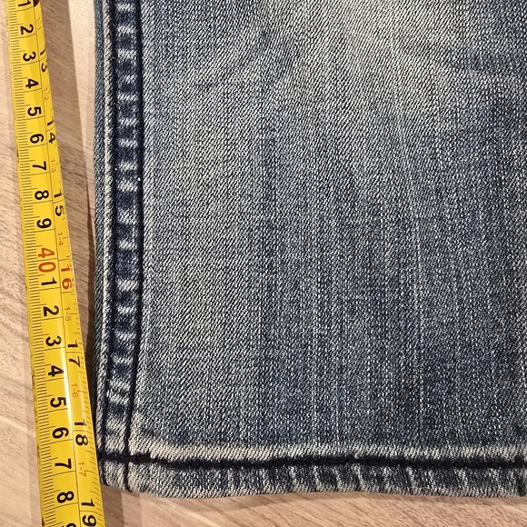 Rock Revival Patti Capri Low Rise Size 28 Inseam 18.5 Medium Wash Distressed. - Picture 12 of 13